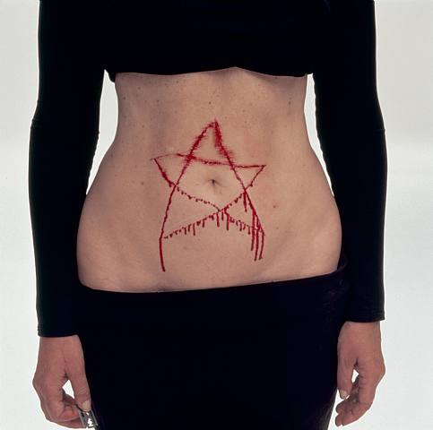 Marina Abramović - Lips of Thomas, 1975