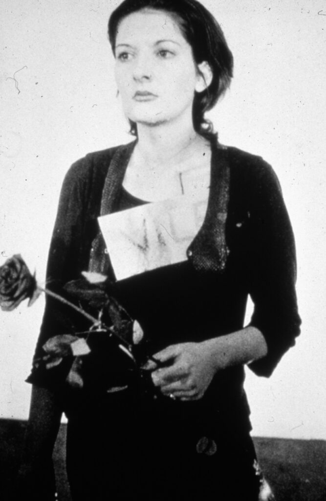 Marina Abramović – Rhythm 0, Galleria Studio Morra, Napels in 1974